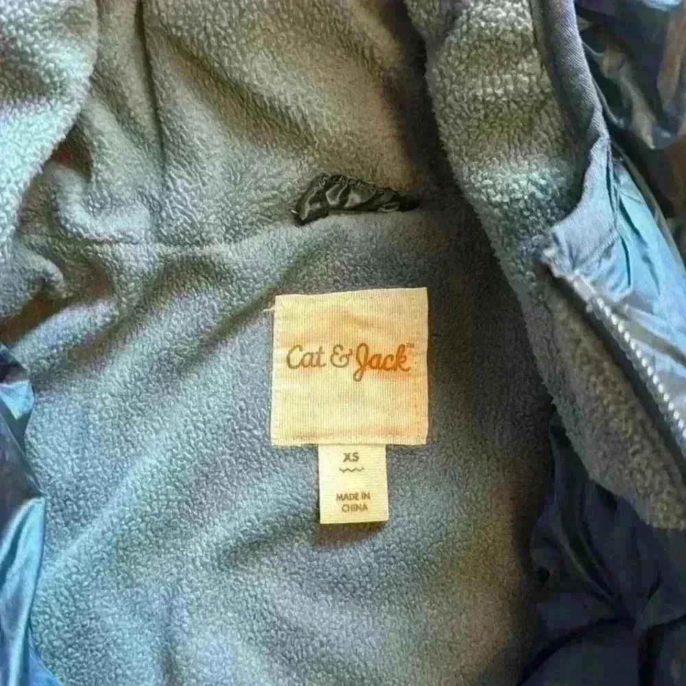 Cat and Jack puffer coat size XS